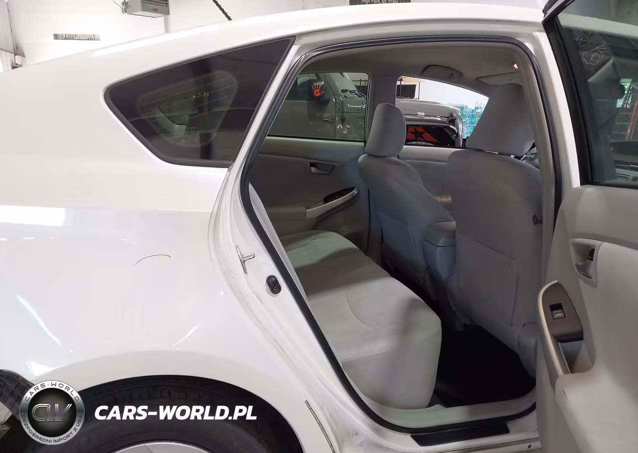 2013 Toyota Prius Two VIN:JTDKN3DU1D5628344 - 8
