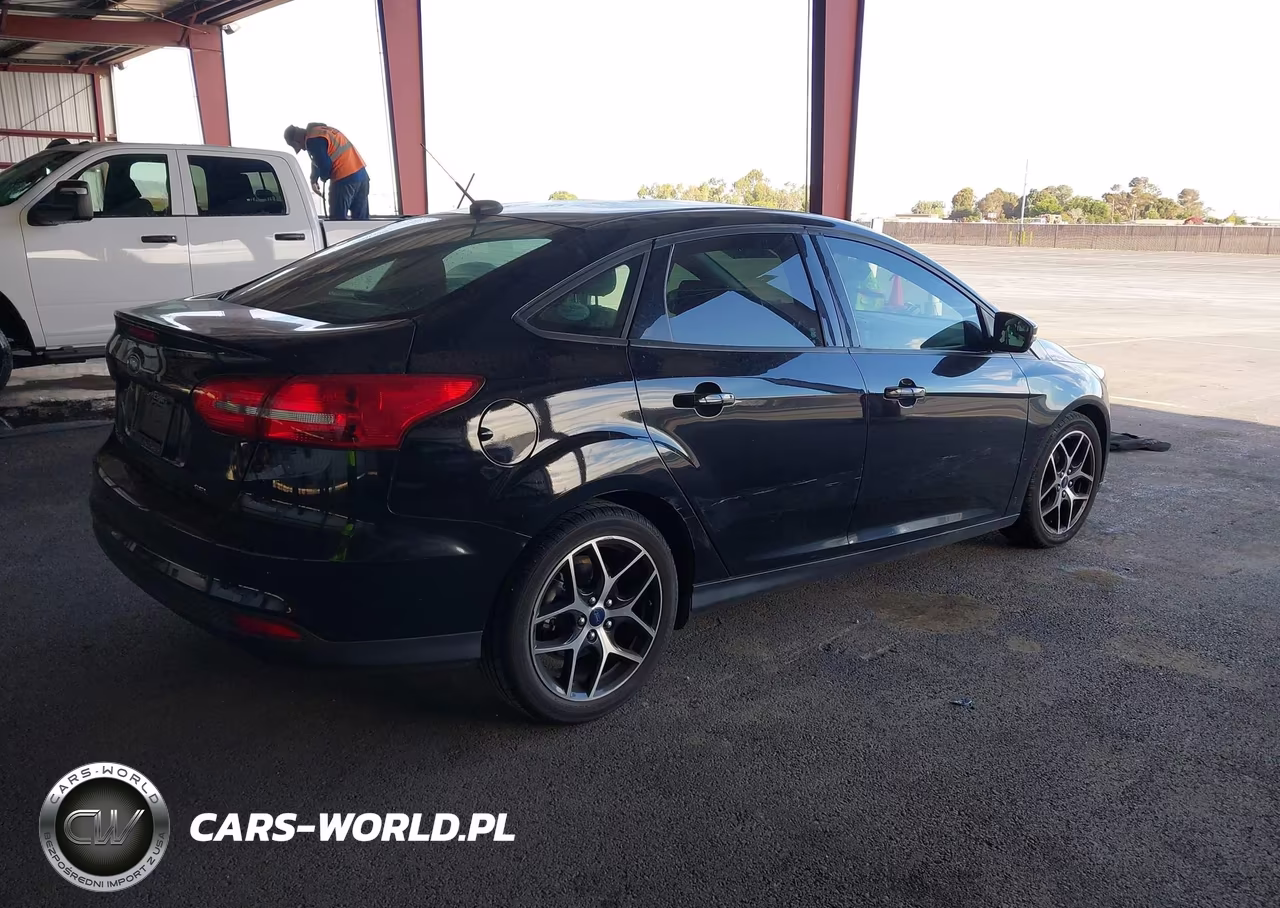 2018 Ford Focus Sel VIN:1FADP3H21JL205630 - 4