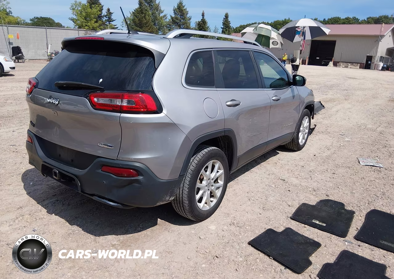 2018 Jeep Cherokee Latitude Fwd VIN:1C4PJLCB2JD573826 - 4
