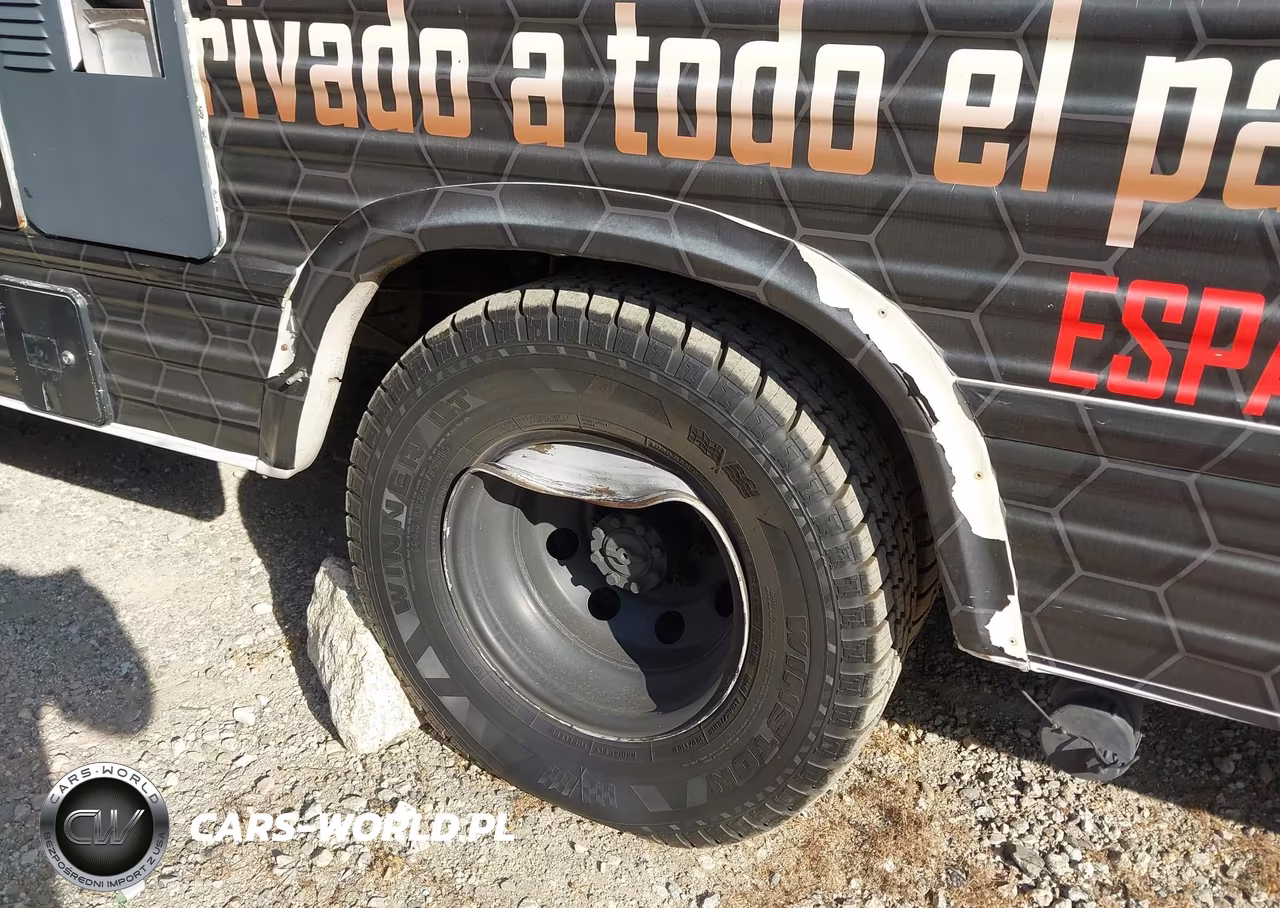 1992 Ford Econoline E350 Cutaway Van VIN:1FDKE30G4NHA14688 - 19