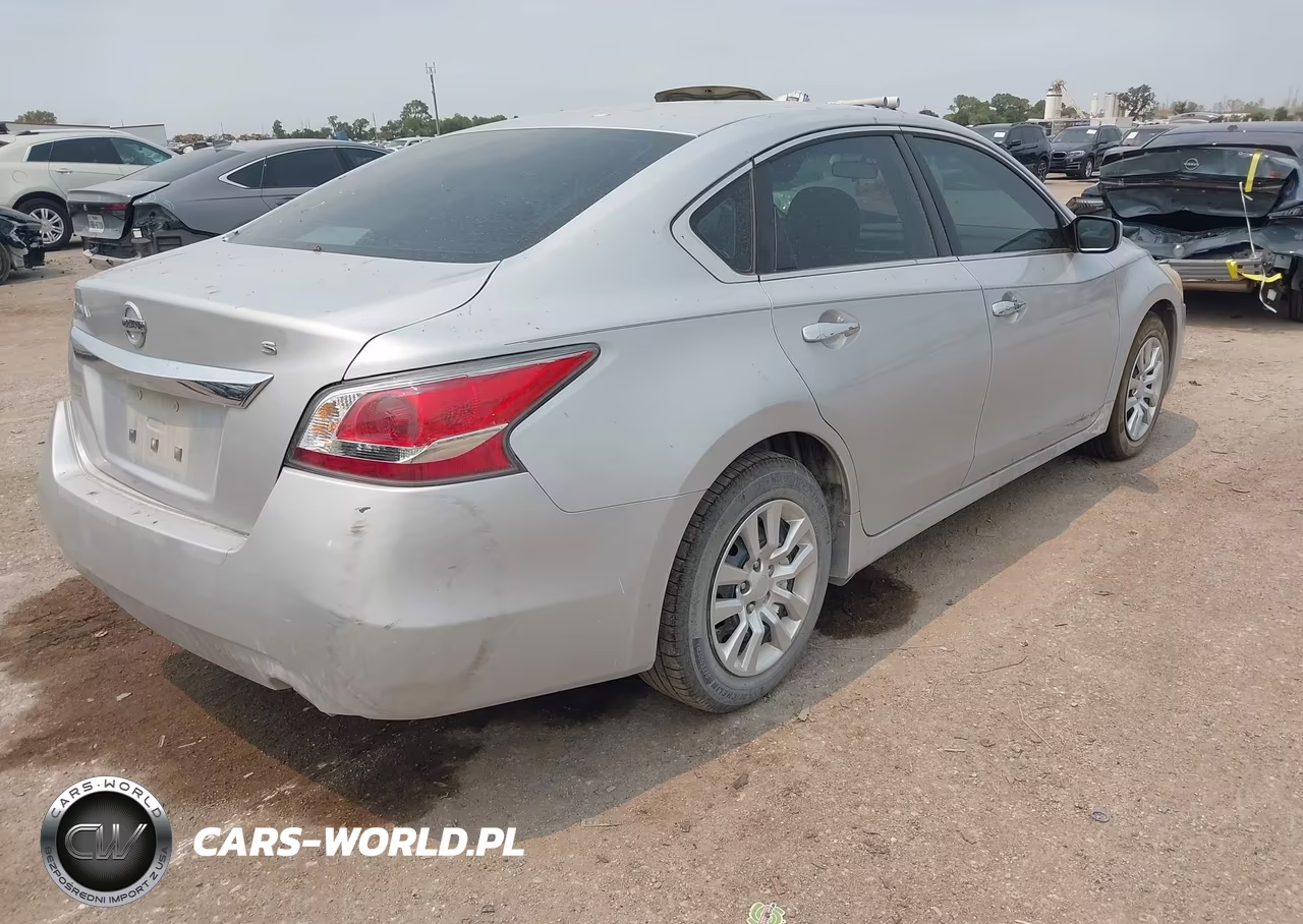 2015 Nissan Altima 2.5 S VIN:1N4AL3AP6FN306243 - 4