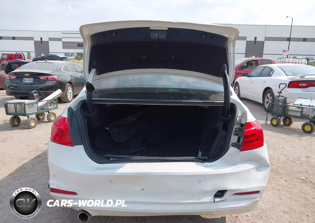 2018 BMW 320I VIN:WBA8E1G50JNU89318 - 16