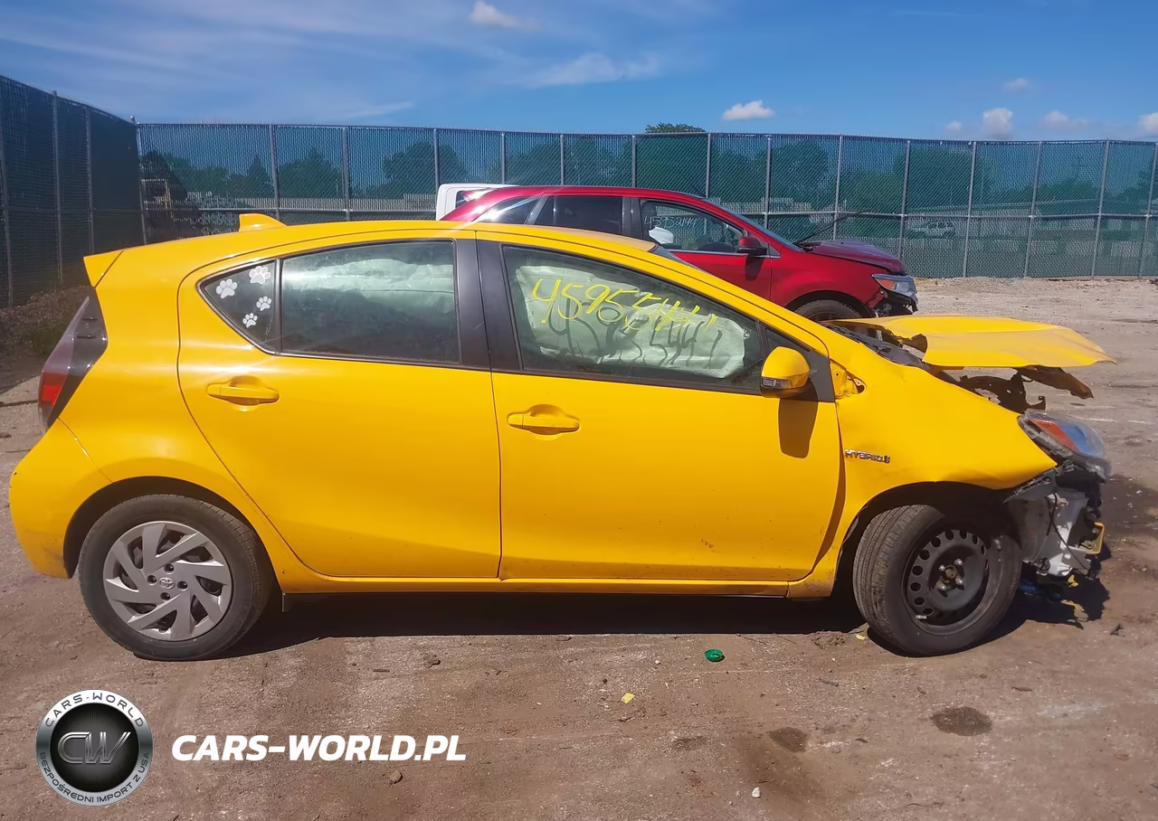 2015 Toyota Prius C Two VIN:JTDKDTB37F1103120 - 14
