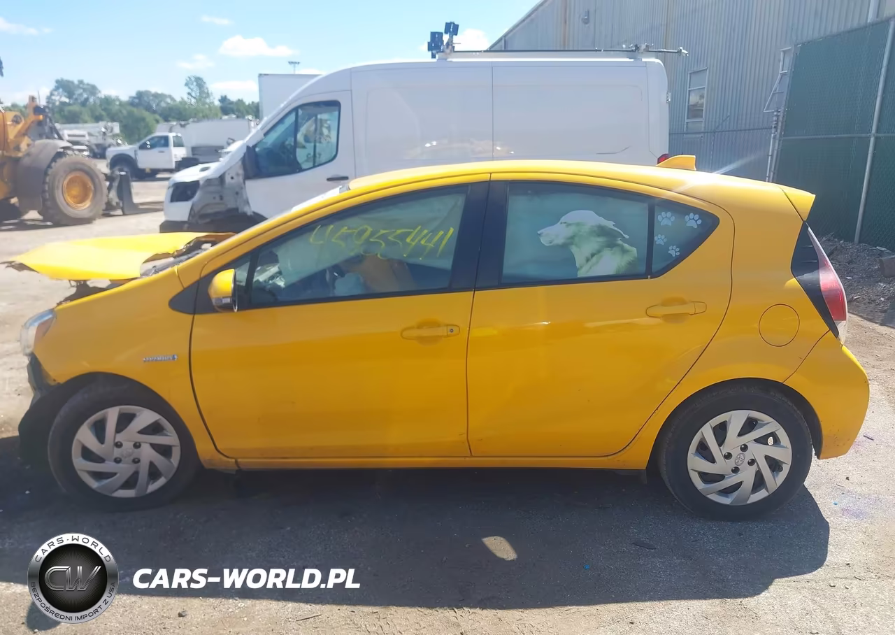 2015 Toyota Prius C Two VIN:JTDKDTB37F1103120 - 15