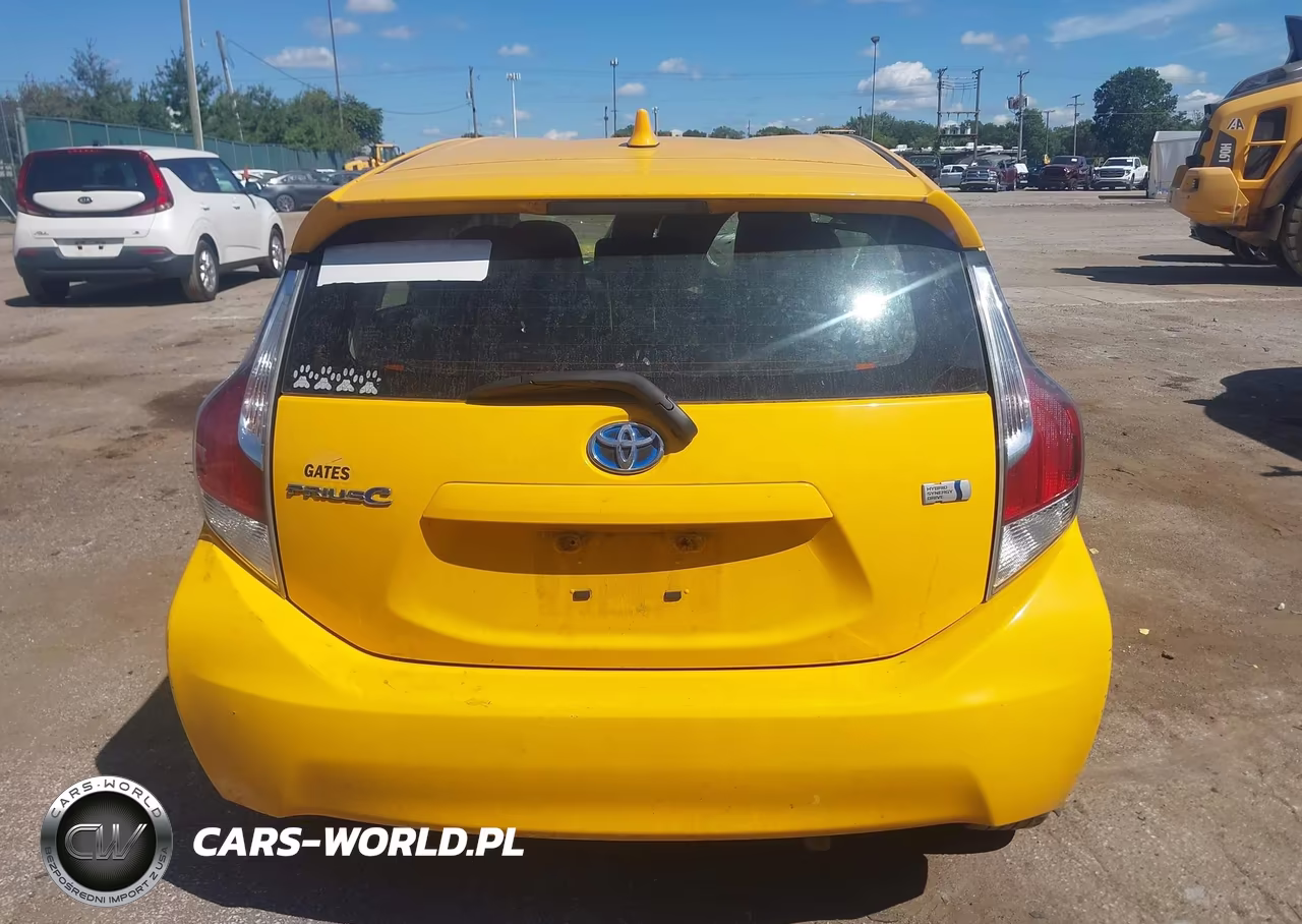 2015 Toyota Prius C Two VIN:JTDKDTB37F1103120 - 17