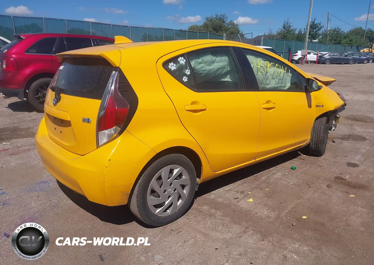 2015 Toyota Prius C Two VIN:JTDKDTB37F1103120 - 4