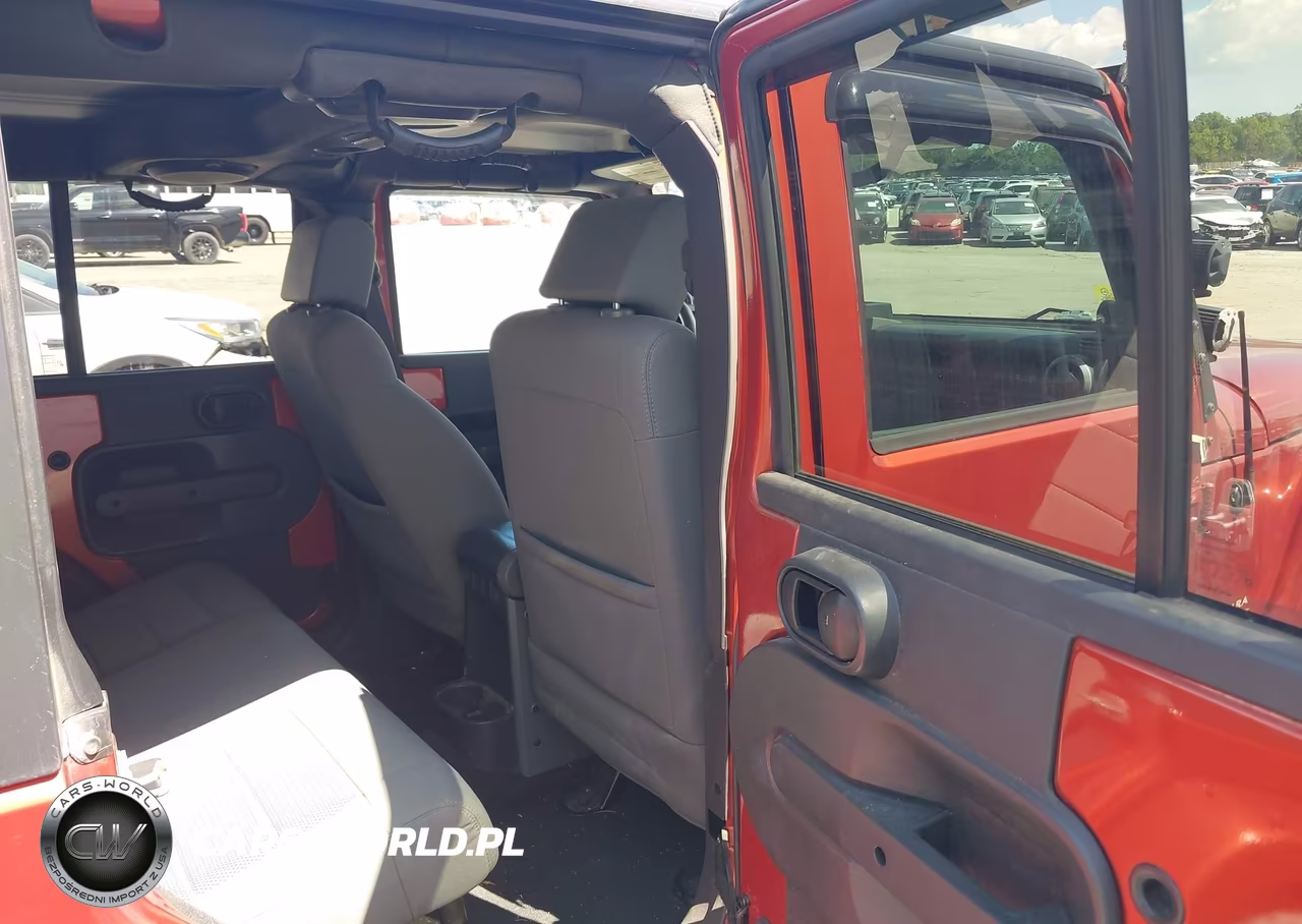 2009 Jeep Wrangler Unlimited Sahara VIN:1J4GA59169L781309 - 8