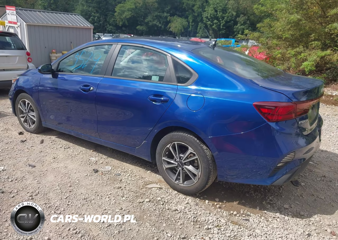 2023 Kia Forte Lxs VIN:3KPF24AD5PE641210 - 3