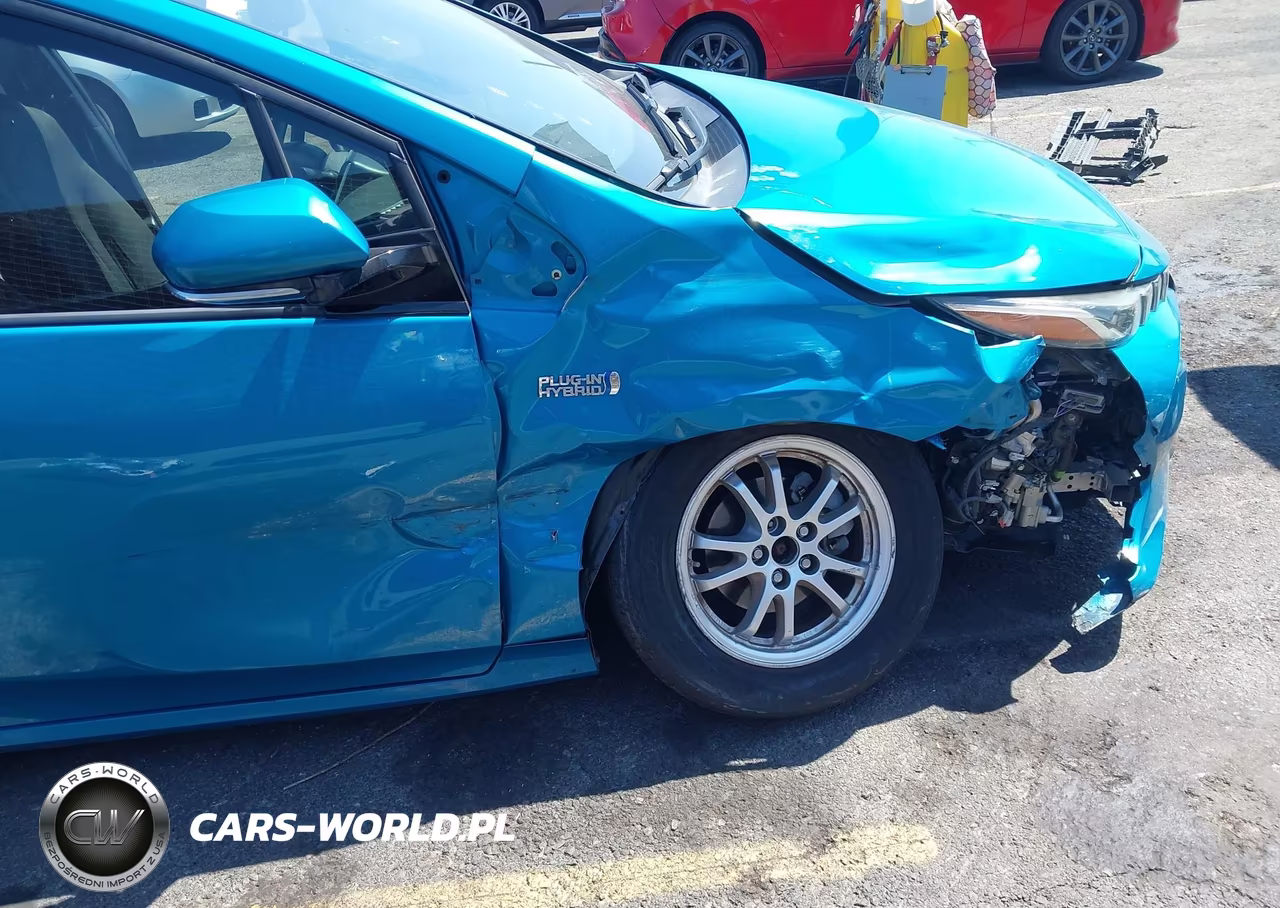 2019 Toyota Prius Prime Plus VIN:JTDKARFP8K3118359 - 6