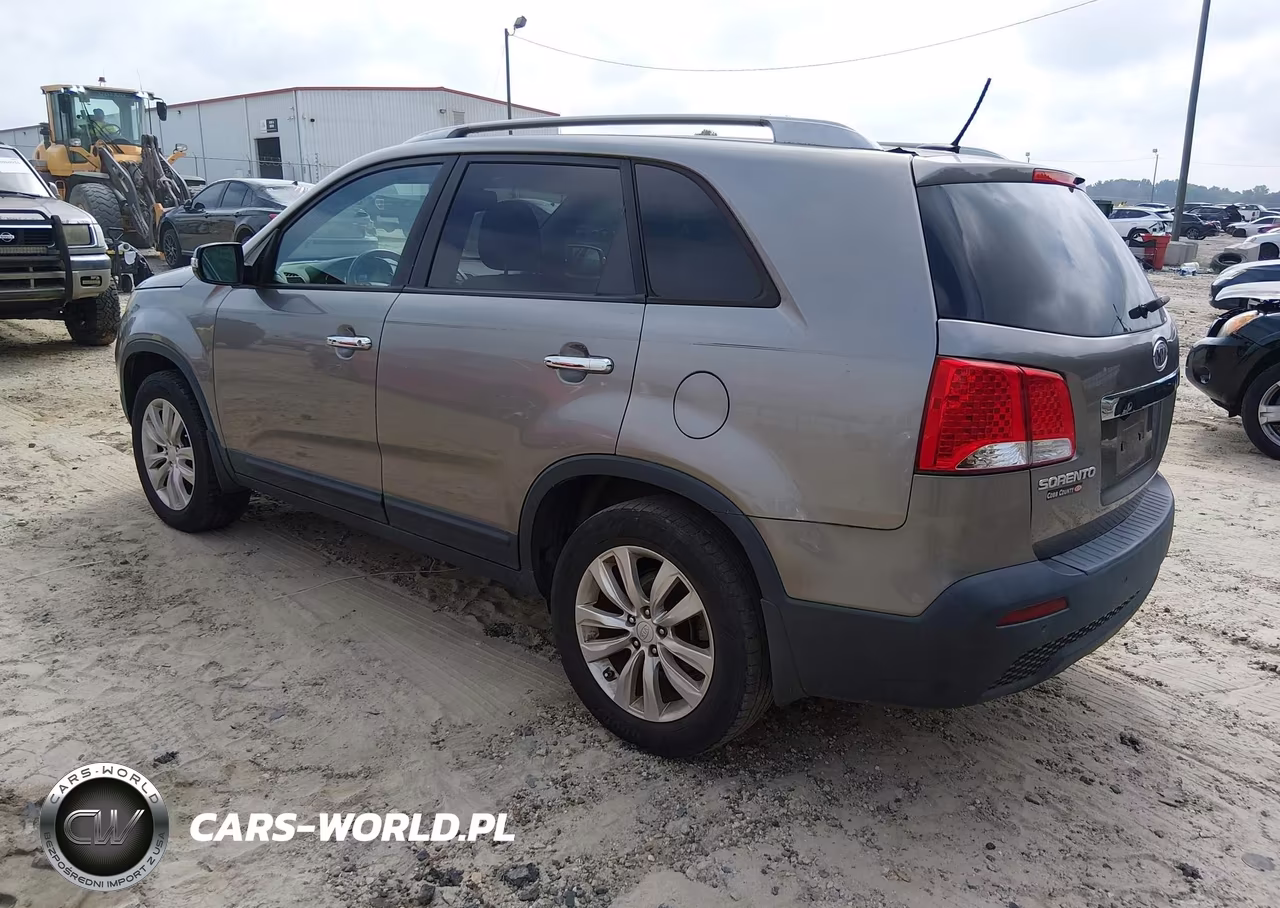2011 Kia Sorento Lx V6 VIN:5XYKT4A26BG091621 - 3