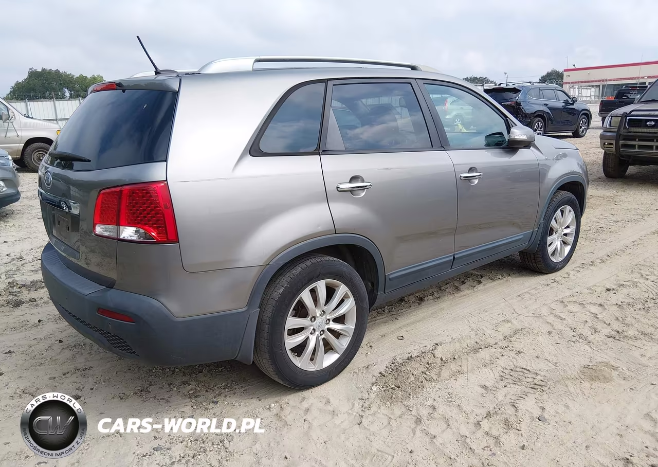2011 Kia Sorento Lx V6 VIN:5XYKT4A26BG091621 - 4