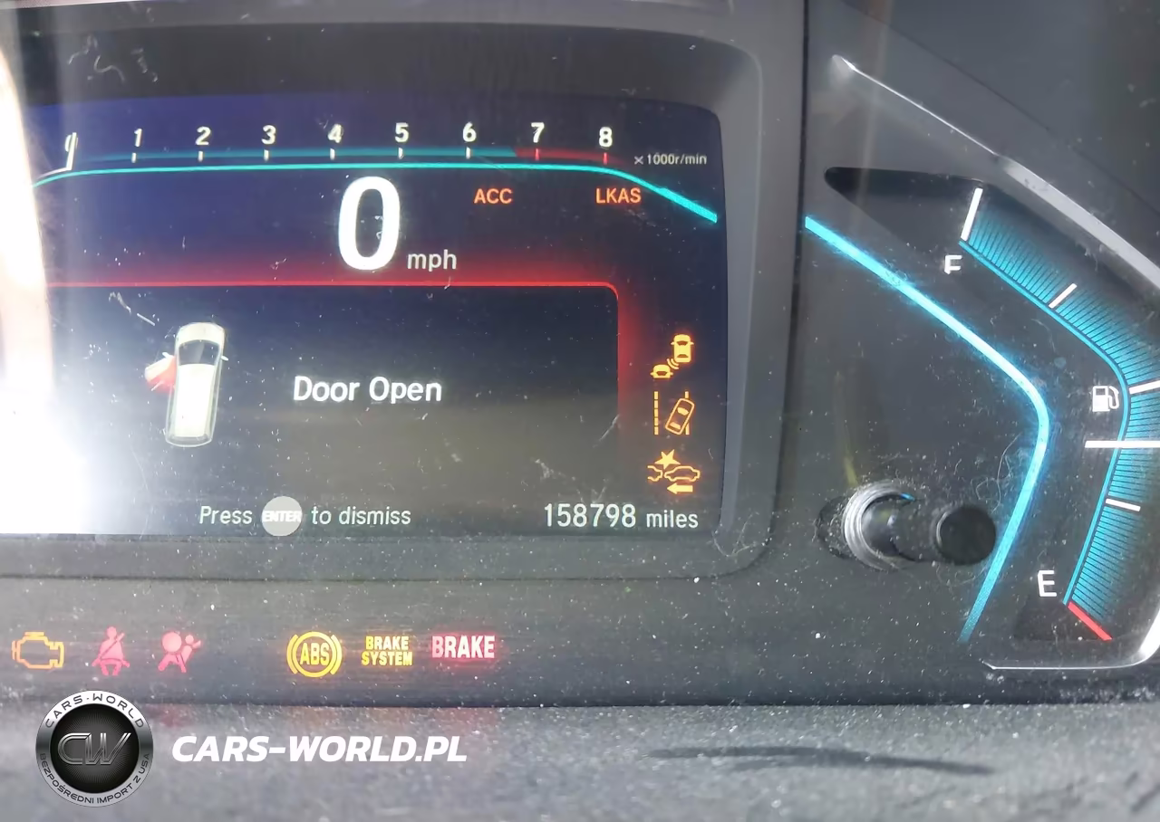 2018 Honda Odyssey Touring VIN:5FNRL6H86JB009056 - 16