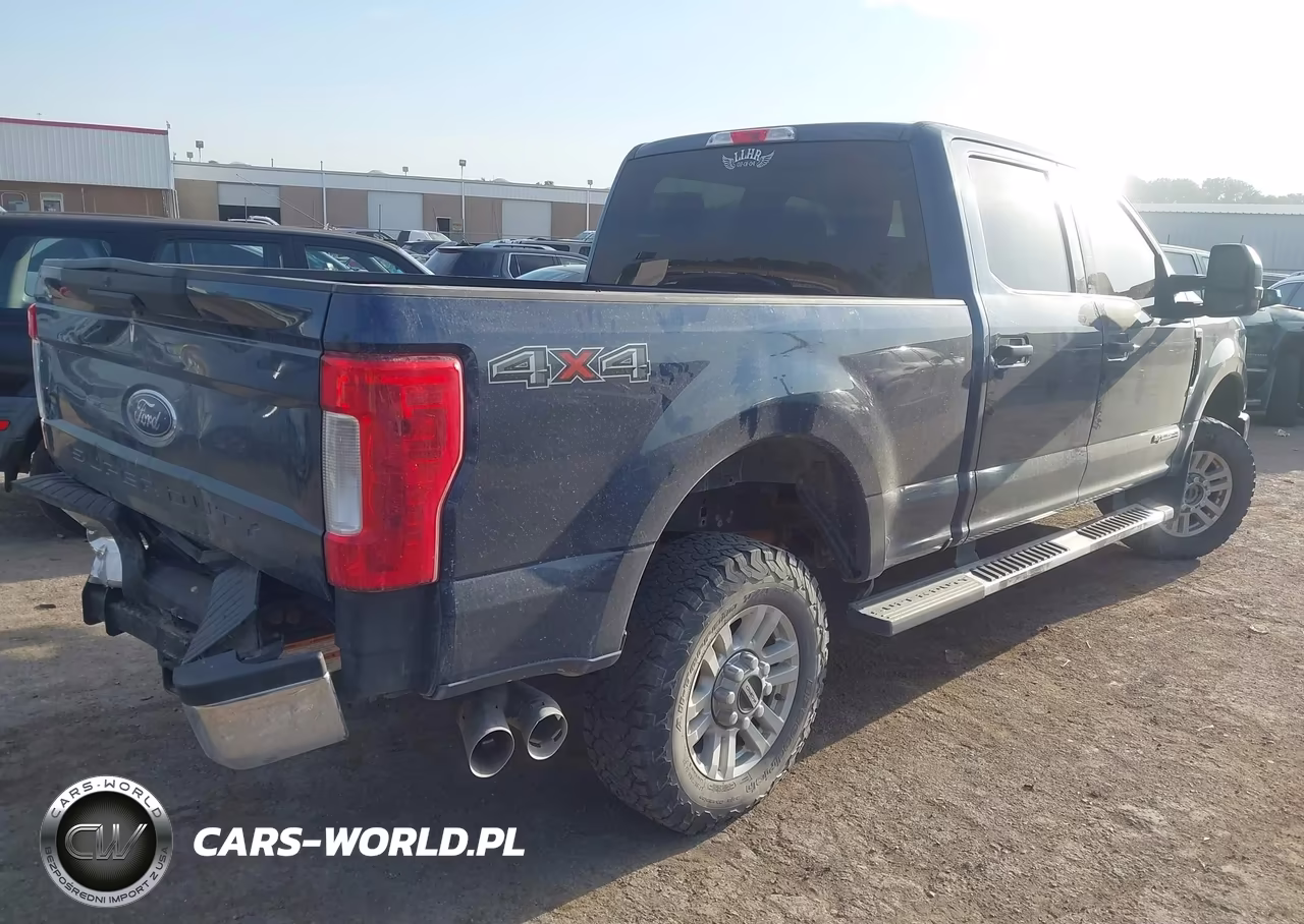 2017 Ford F-250 Xlt VIN:1FT7W2BTXHEE98156 - 4