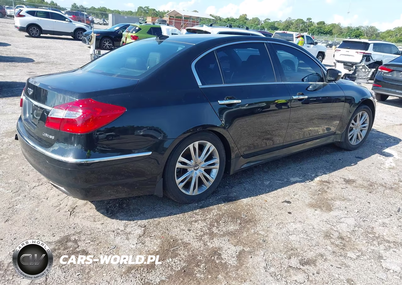 2013 Hyundai Genesis 3.8 VIN:KMHGC4DD6DU251996 - 4