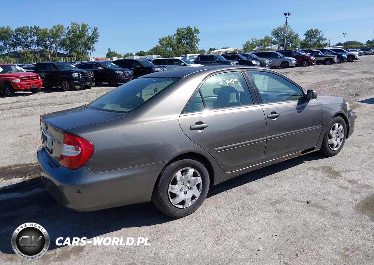 2002 Toyota Camry Le VIN:4T1BE32KX2U560139 - 4