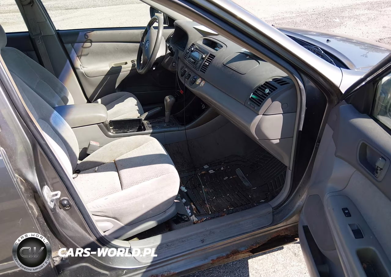 2002 Toyota Camry Le VIN:4T1BE32KX2U560139 - 5