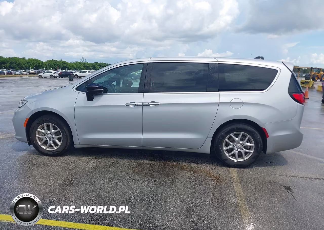 2026 Chrysler Pacifica Select VIN:2C4RC1BG0TR176099 - 14