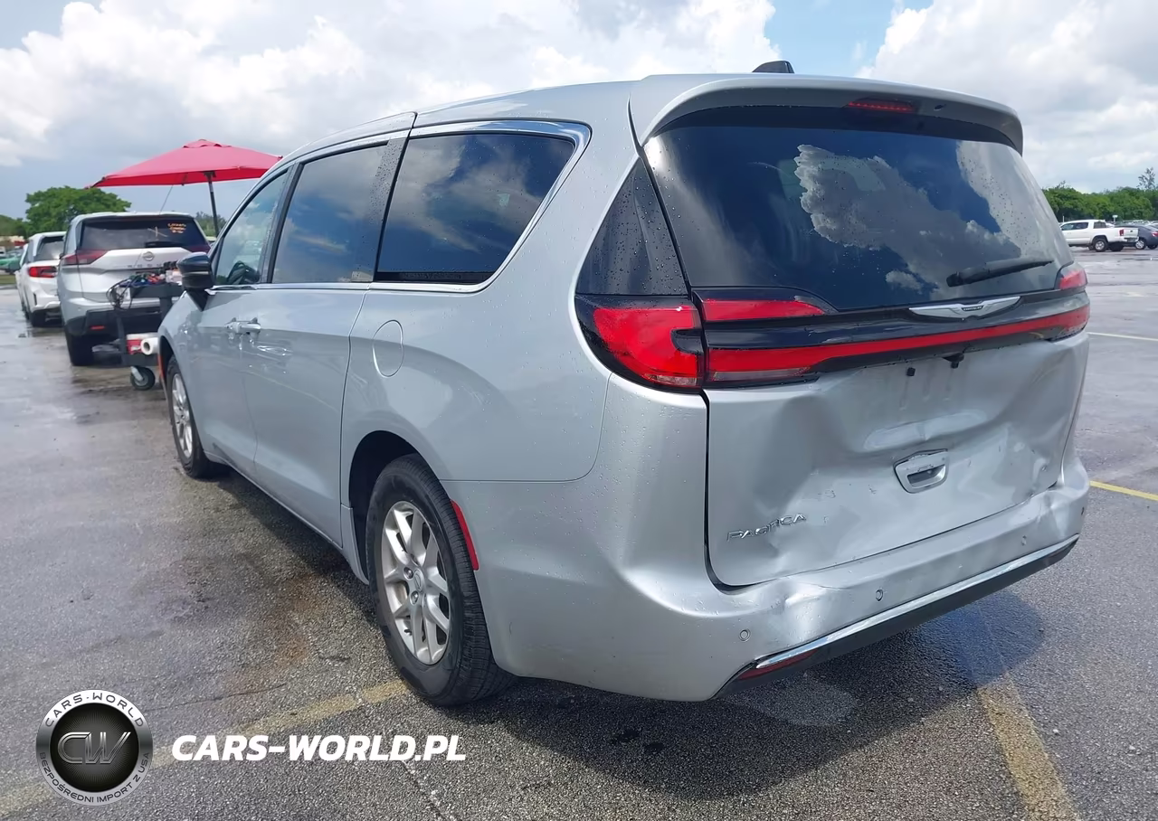 2026 Chrysler Pacifica Select VIN:2C4RC1BG0TR176099 - 3