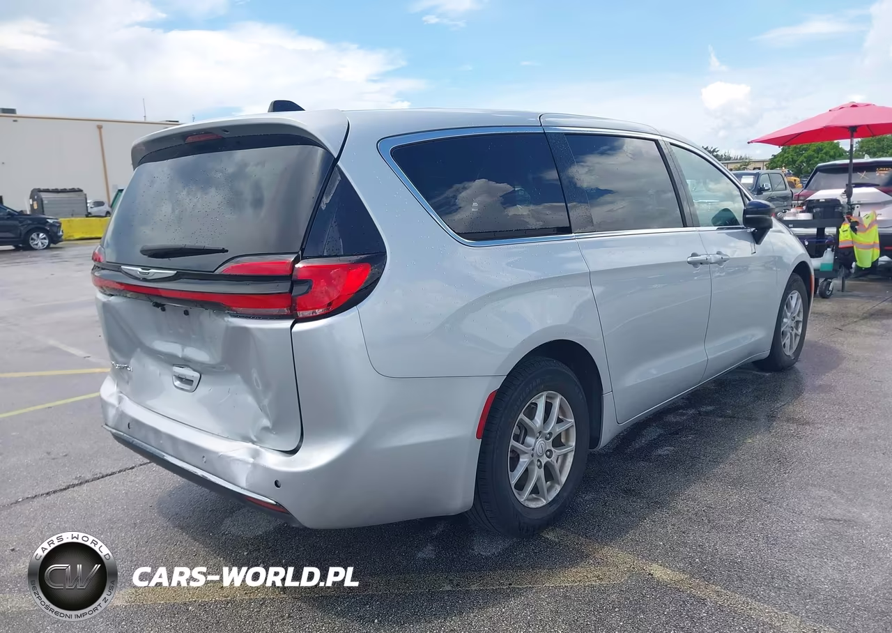 2026 Chrysler Pacifica Select VIN:2C4RC1BG0TR176099 - 4