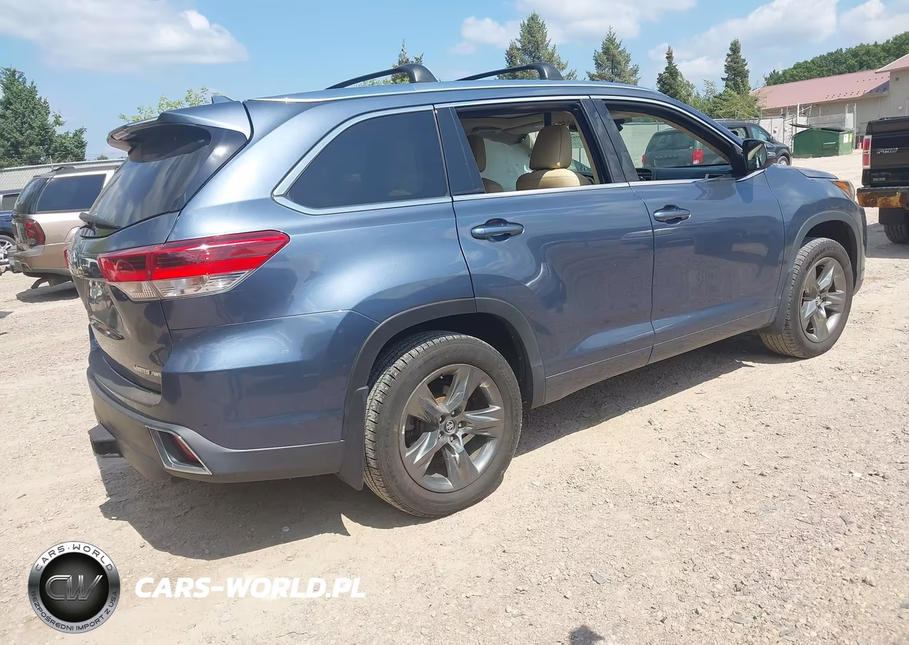2017 Toyota Highlander Limited Platinum VIN:5TDDZRFH6HS392211 - 4