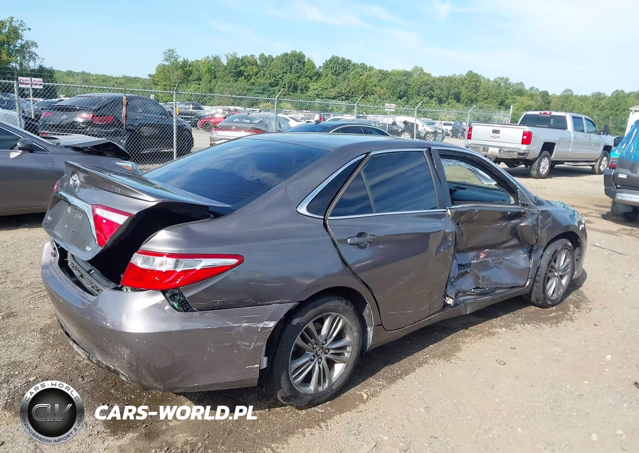 2017 Toyota Camry Se VIN:4T1BF1FK6HU388499 - 4