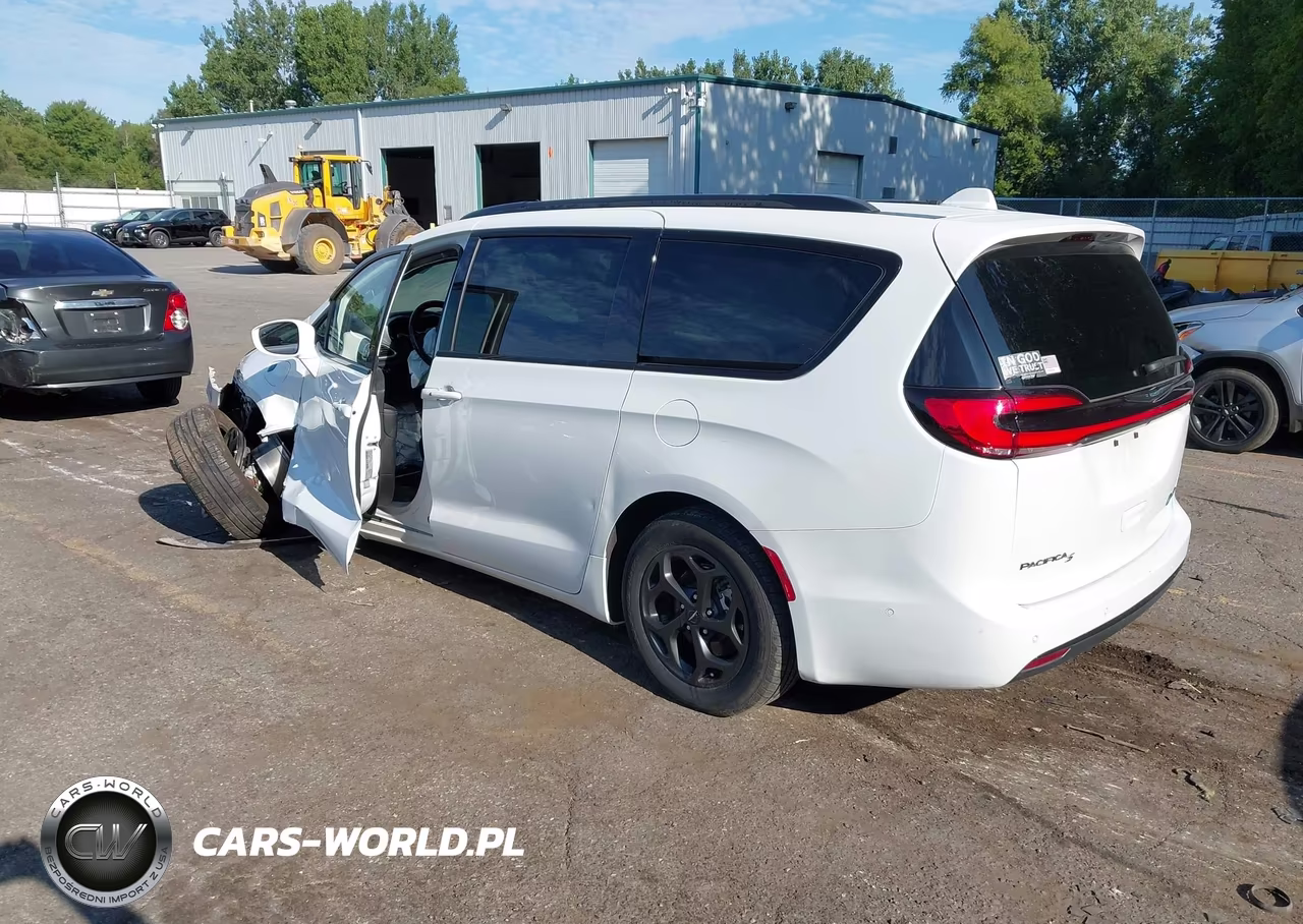 2021 Chrysler Pacifica Hybrid Touring L VIN:2C4RC1L77MR575382 - 3