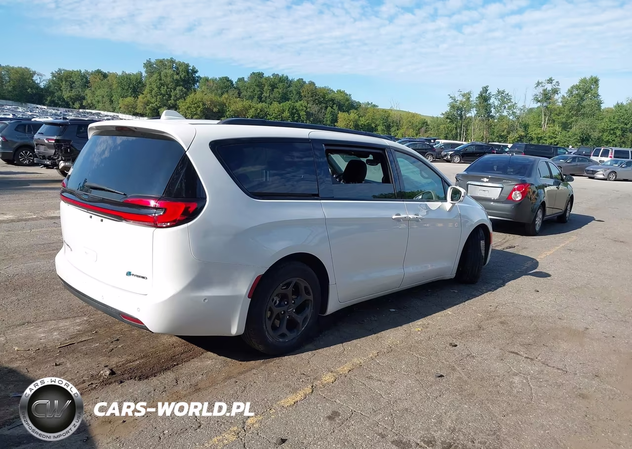 2021 Chrysler Pacifica Hybrid Touring L VIN:2C4RC1L77MR575382 - 4