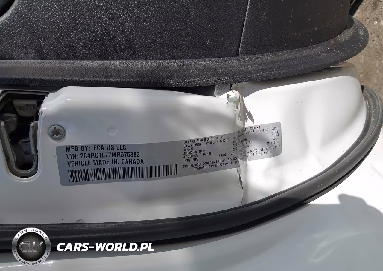 2021 Chrysler Pacifica Hybrid Touring L VIN:2C4RC1L77MR575382 - 9