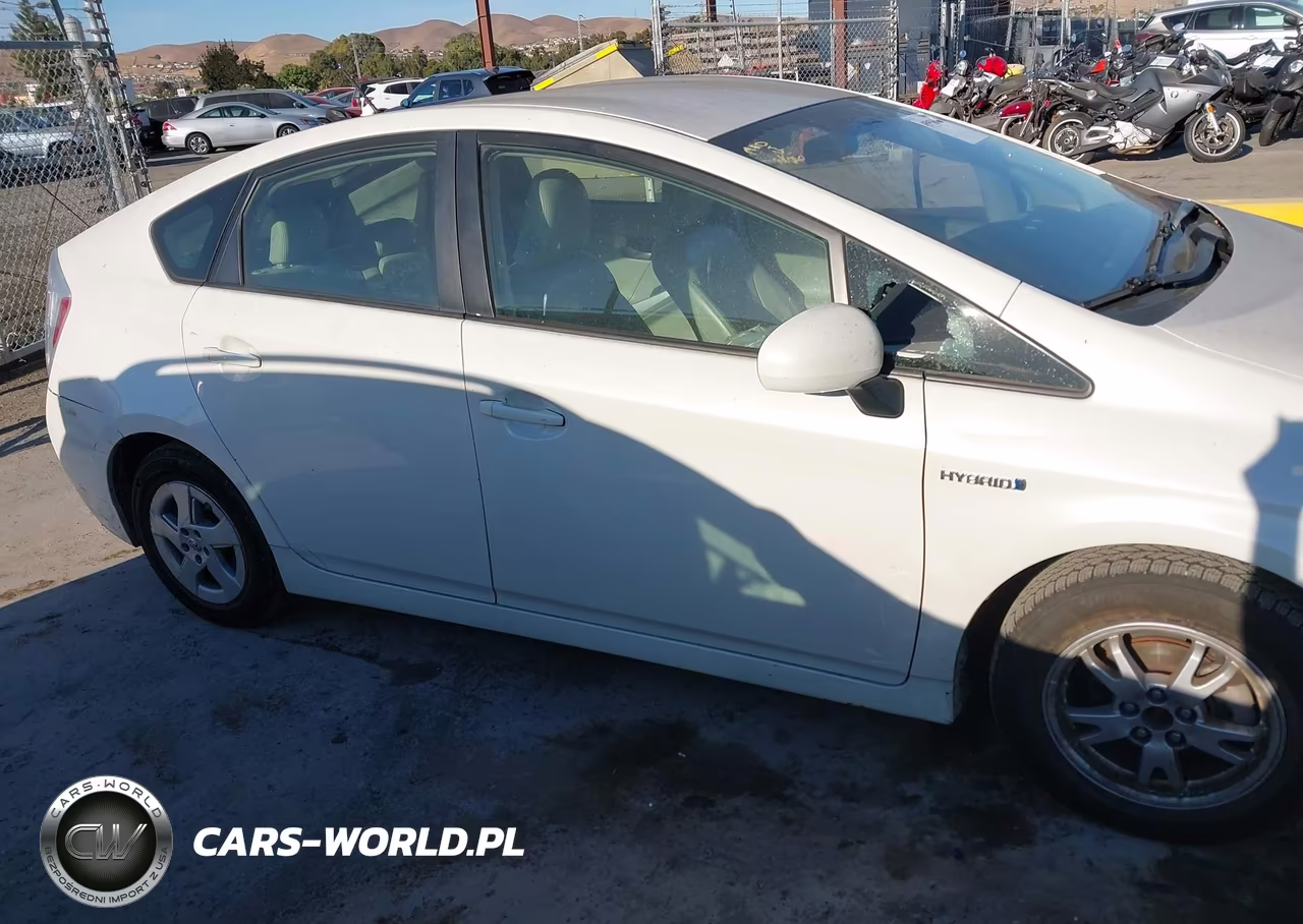 2011 Toyota Prius Two VIN:JTDKN3DUXB5363789 - 13