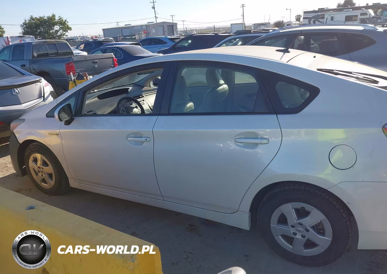2011 Toyota Prius Two VIN:JTDKN3DUXB5363789 - 14