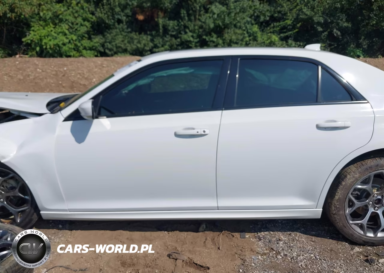 2018 Chrysler 300 VIN:2C3CCABG6JH117684 - 15