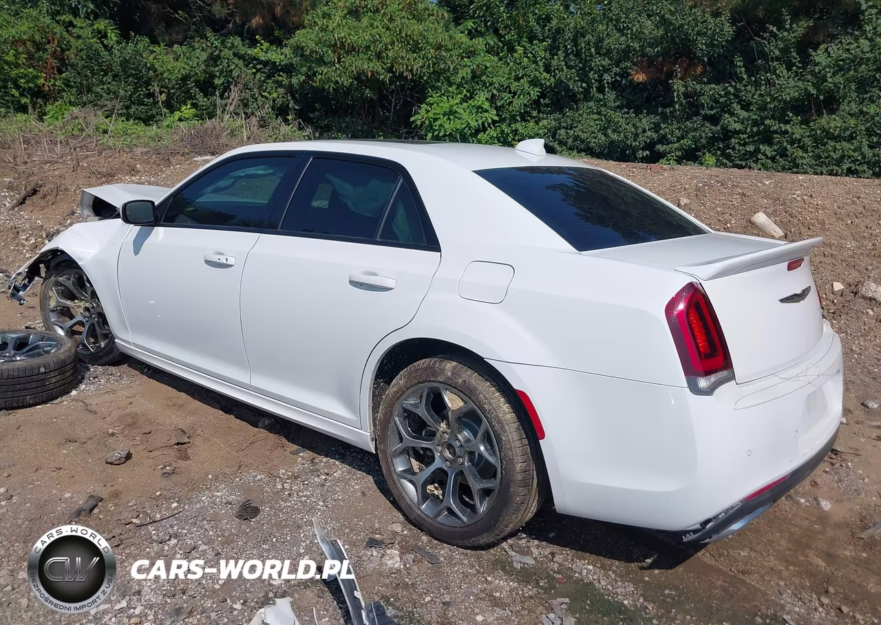 2018 Chrysler 300 VIN:2C3CCABG6JH117684 - 3