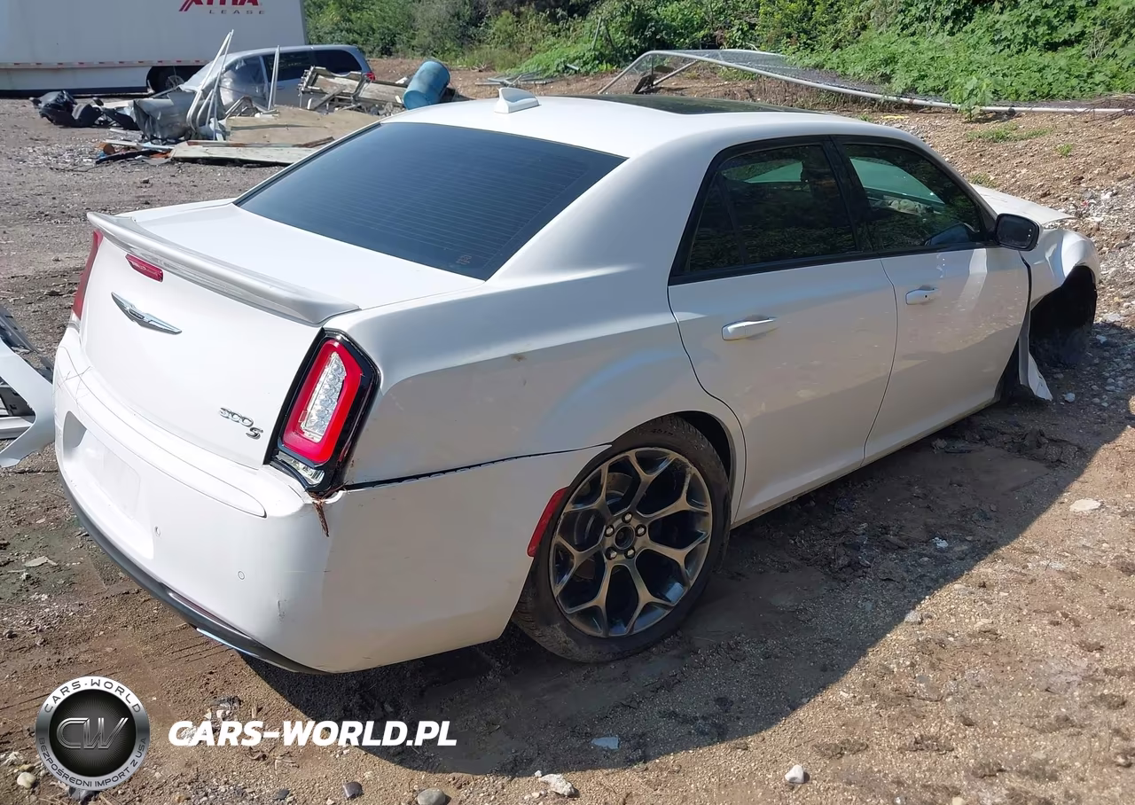 2018 Chrysler 300 VIN:2C3CCABG6JH117684 - 4