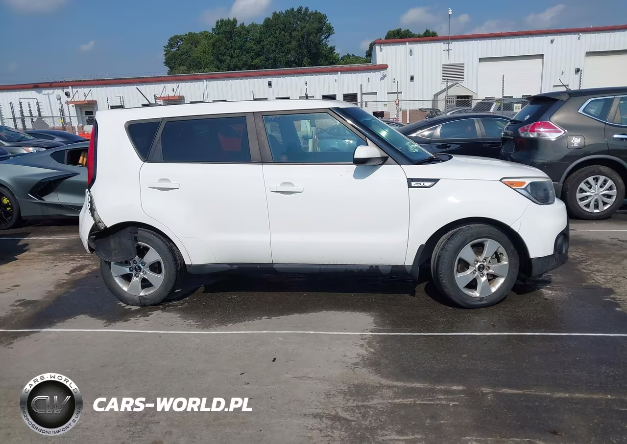 2018 Kia Soul VIN:KNDJN2A22J7523188 - 13