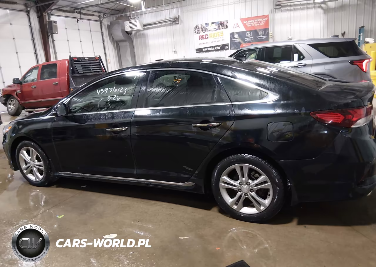 2018 Hyundai Sonata Sport VIN:5NPE34AF1JH672550 - 14