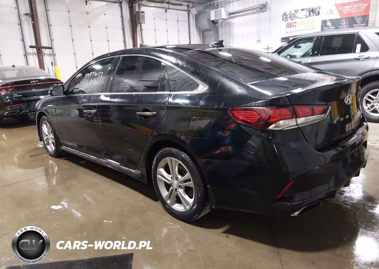 2018 Hyundai Sonata Sport VIN:5NPE34AF1JH672550 - 3