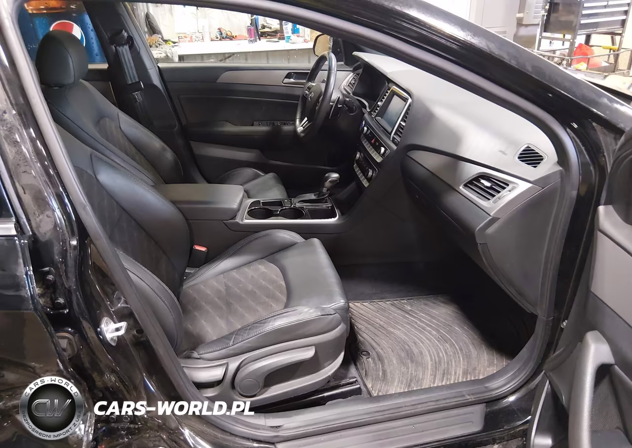 2018 Hyundai Sonata Sport VIN:5NPE34AF1JH672550 - 5