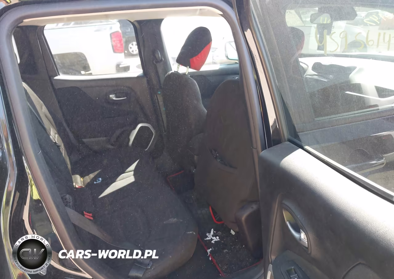 2018 Jeep Renegade Latitude 4X4 VIN:ZACCJBBB4JPH39923 - 8