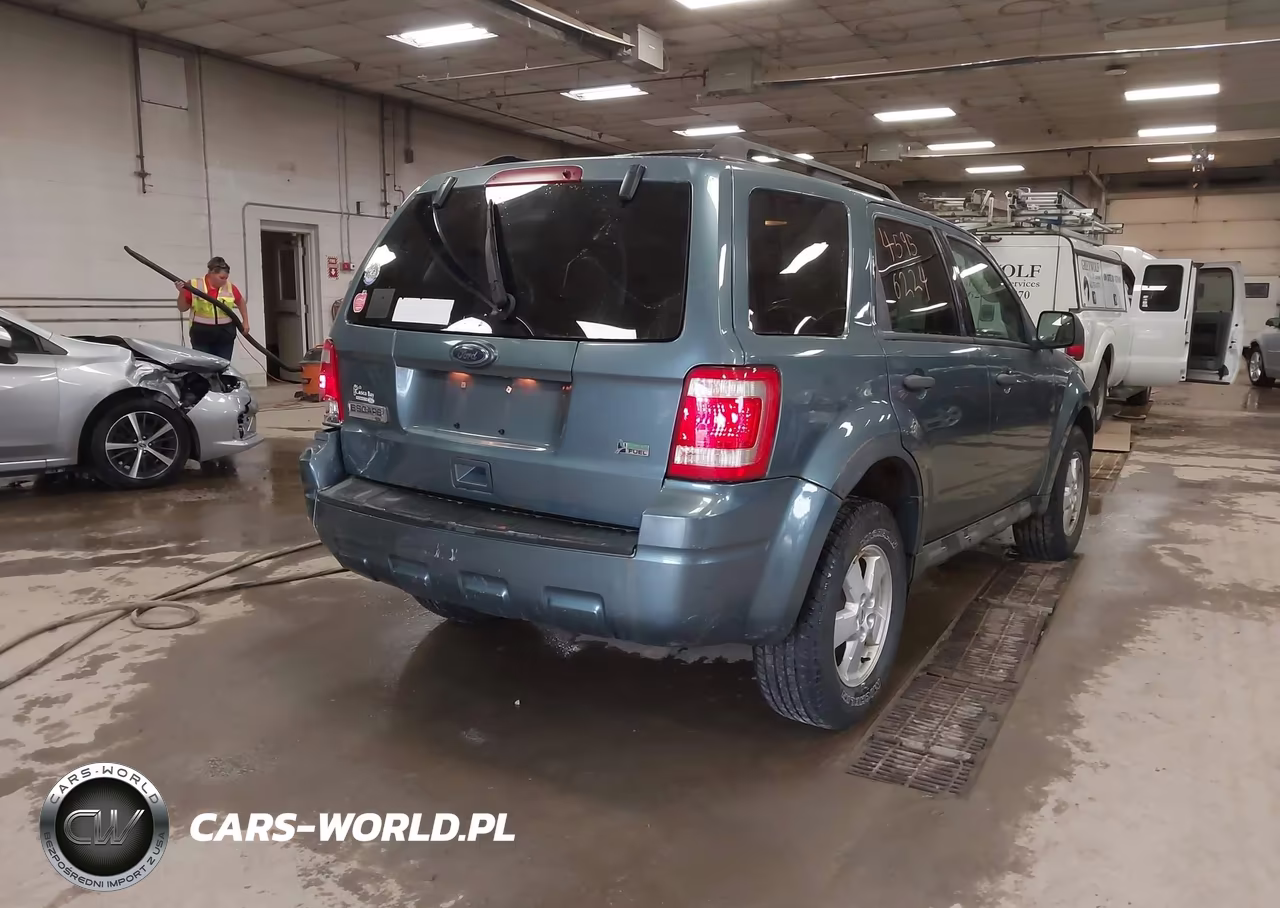 2010 Ford Escape Xlt VIN:1FMCU9DGXAKB54570 - 4