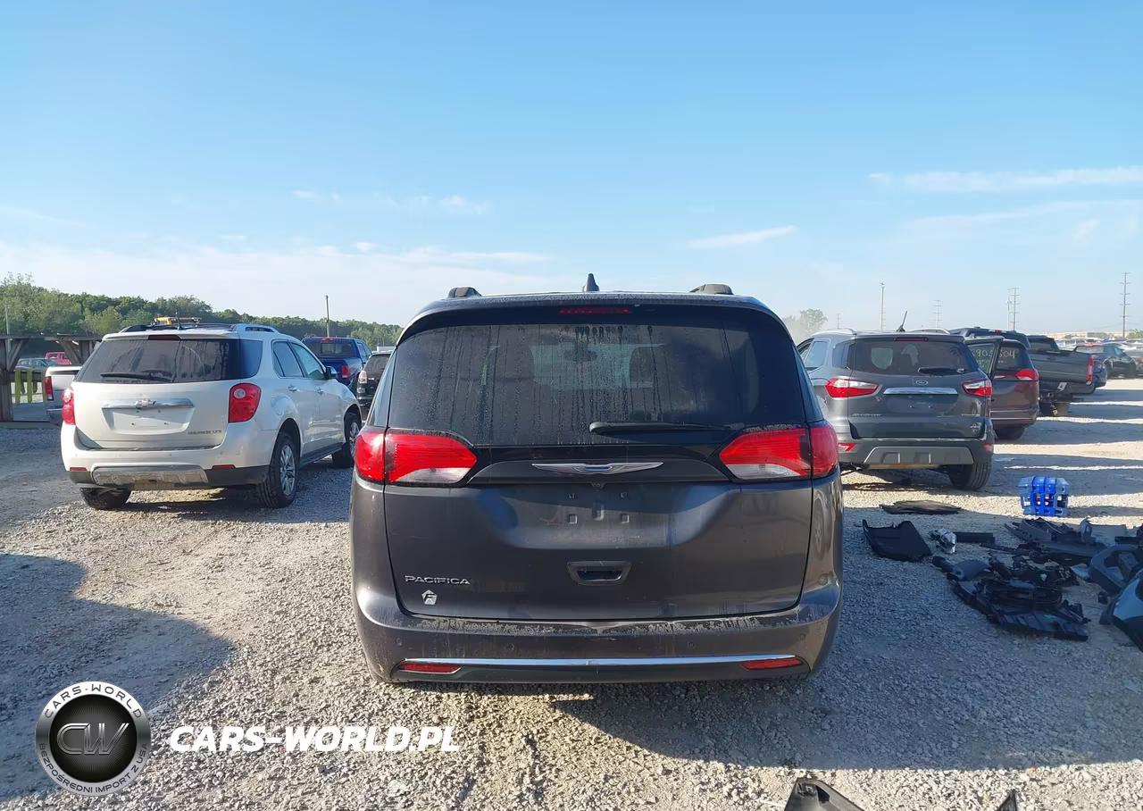 2017 Chrysler Pacifica Touring-L VIN:2C4RC1BGXHR734368 - 17
