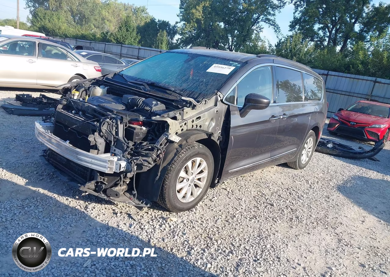 2017 Chrysler Pacifica Touring-L VIN:2C4RC1BGXHR734368 - 2