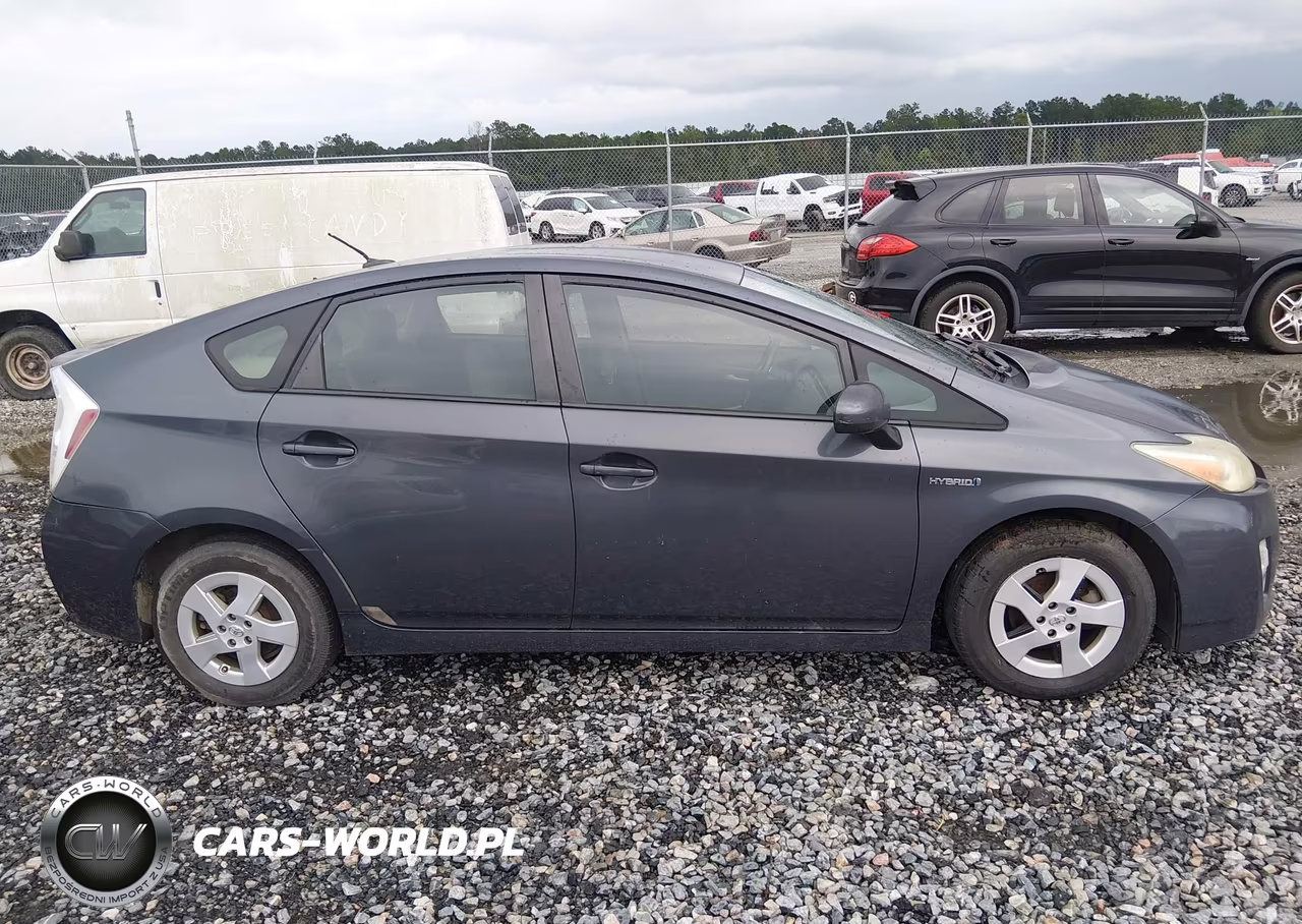2011 Toyota Prius Two VIN:JTDKN3DU3B5366002 - 13