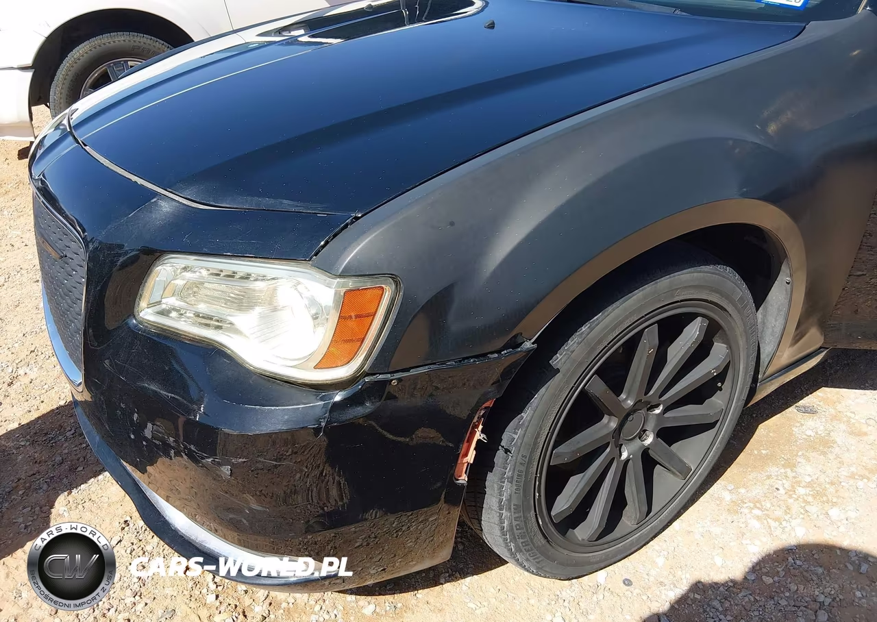 2015 Chrysler 300C VIN:2C3CCAEG1FH876830 - 6