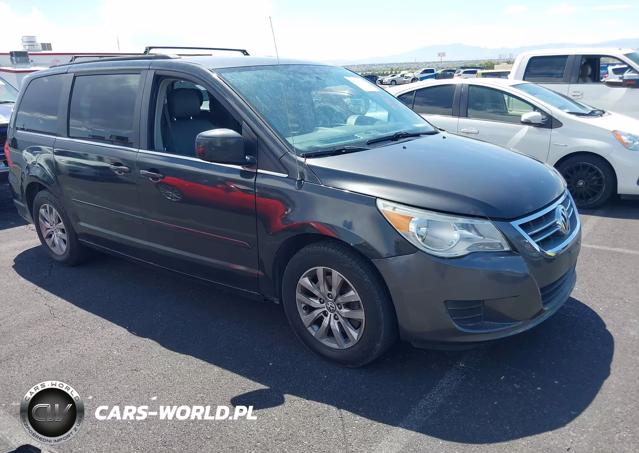 2012 Volkswagen Routan Se