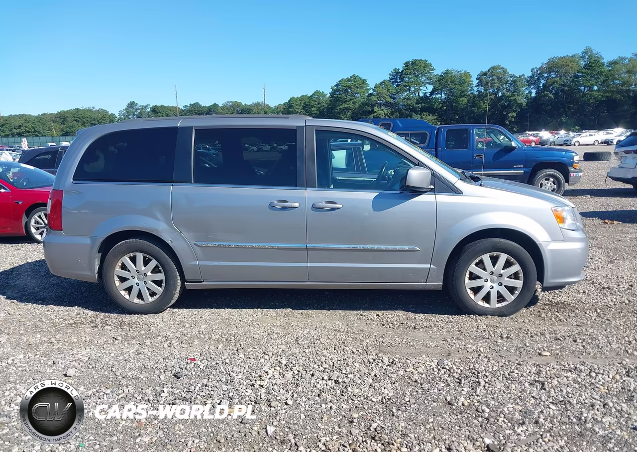 2016 Chrysler Town & Country Touring VIN:2C4RC1BG2GR188177 - 13