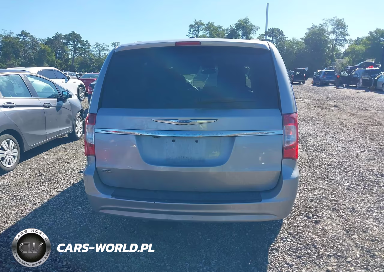 2016 Chrysler Town & Country Touring VIN:2C4RC1BG2GR188177 - 16