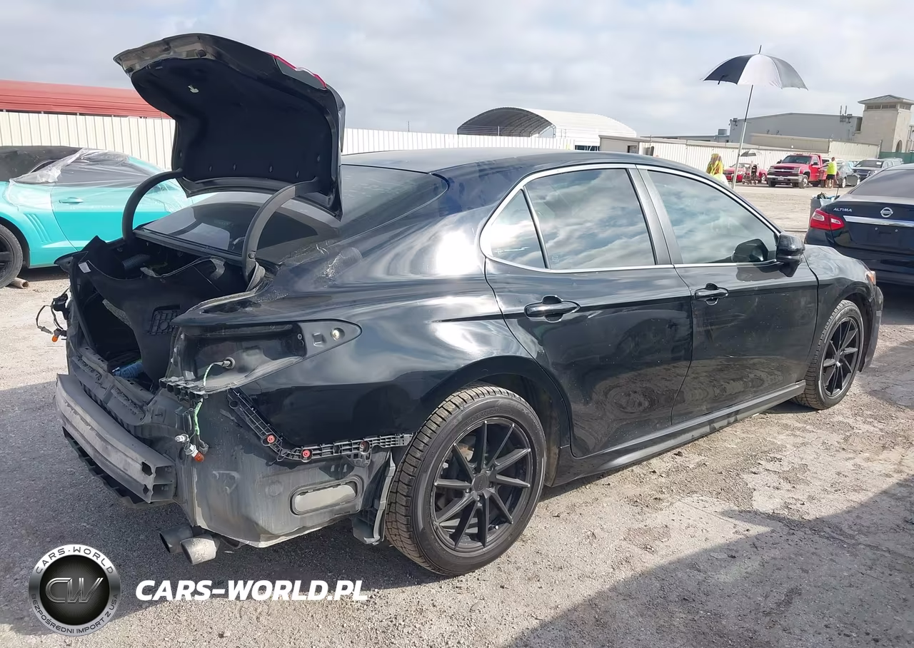 2018 Toyota Camry Se VIN:4T1B11HK0JU143229 - 4