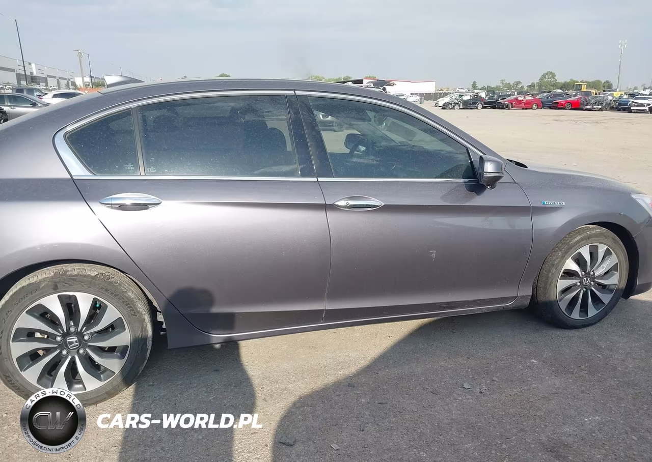2015 Honda Accord Hybrid Touring VIN:1HGCR6F74FA001585 - 13