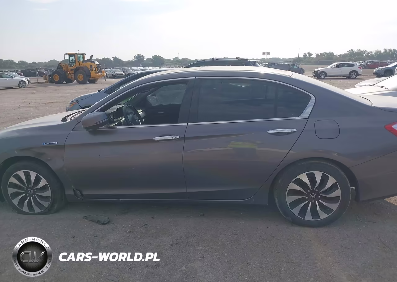 2015 Honda Accord Hybrid Touring VIN:1HGCR6F74FA001585 - 14