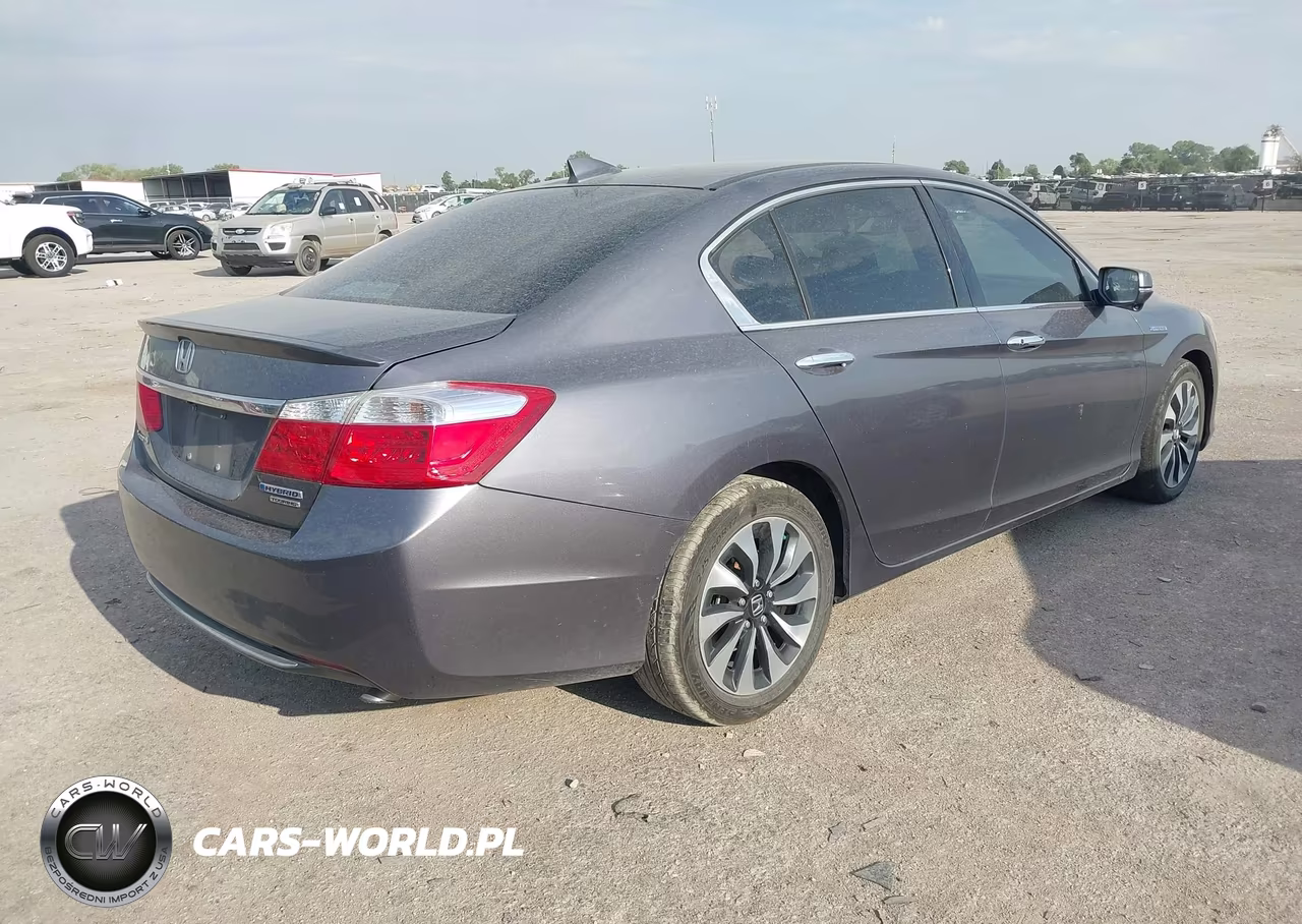 2015 Honda Accord Hybrid Touring VIN:1HGCR6F74FA001585 - 4
